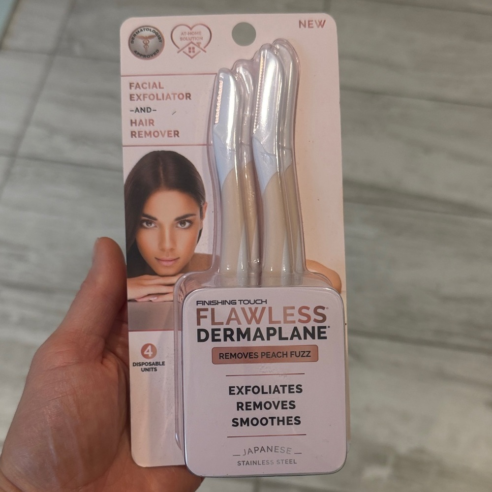 Finishing Touch Flawless Dermaplane Facial Exfoliator & Hair Remover